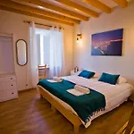 10 De Agosto Casa de hóspedes 3*