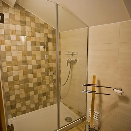 10 De Agosto Affittacamere