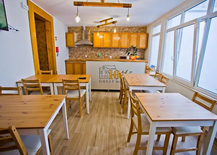 Konukevi 10 De Agosto