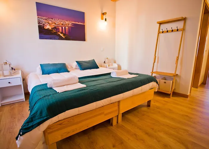 10 De Agosto Konukevi