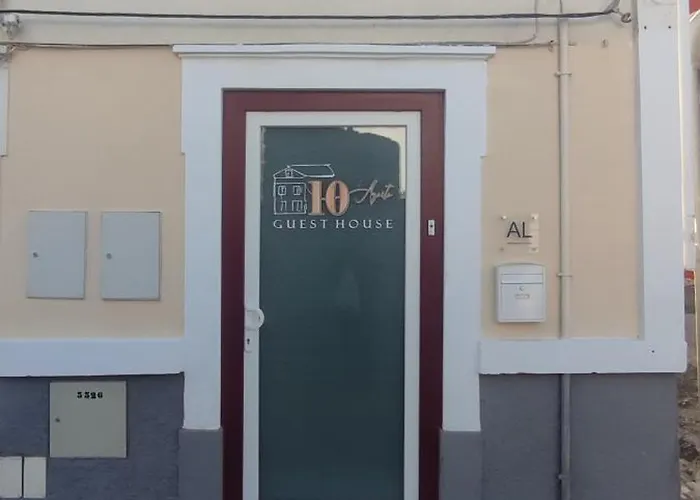 10 De Agosto Konukevi 3*