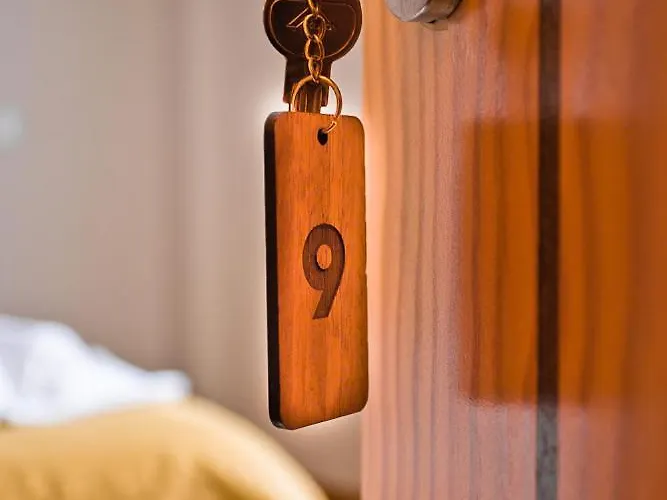 10 De Agosto Konukevi 3*