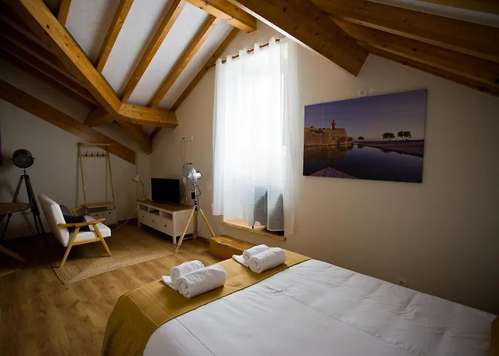 10 De Agosto Konukevi